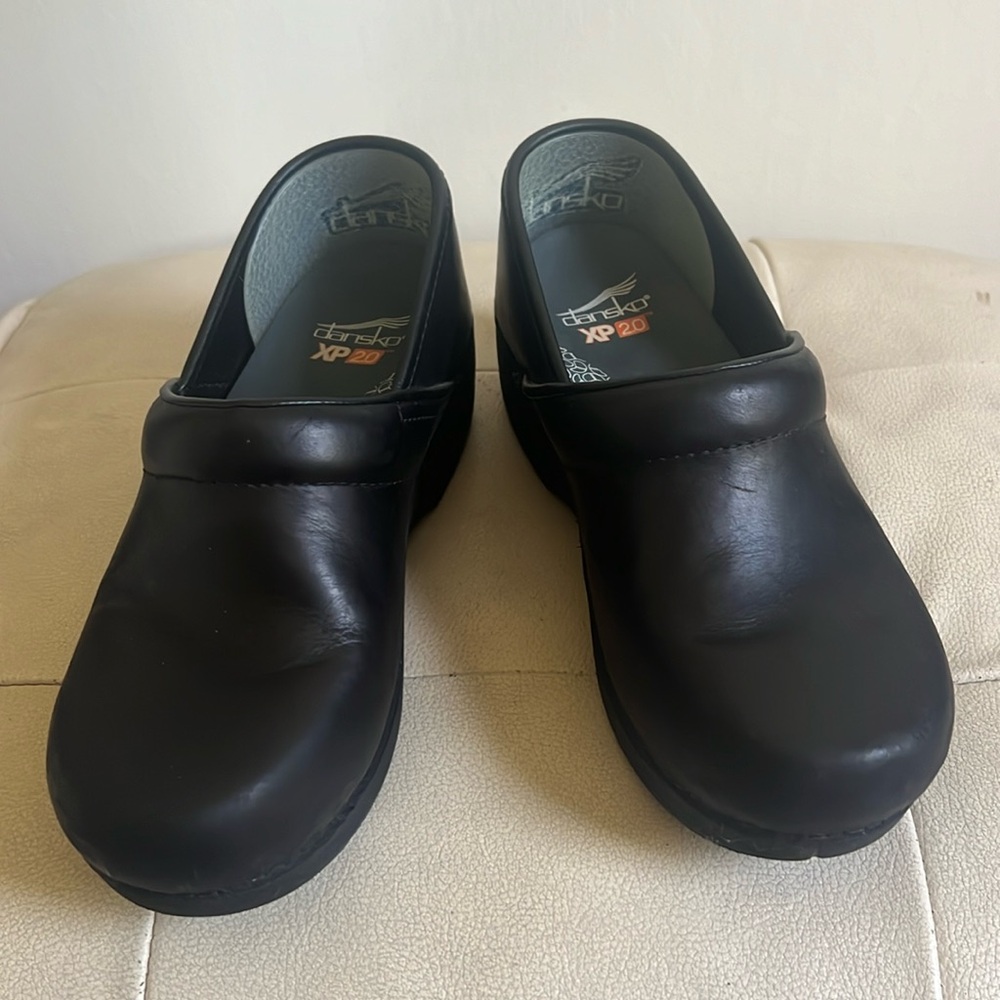 Women’s Dansko XP 2.0 black clogs